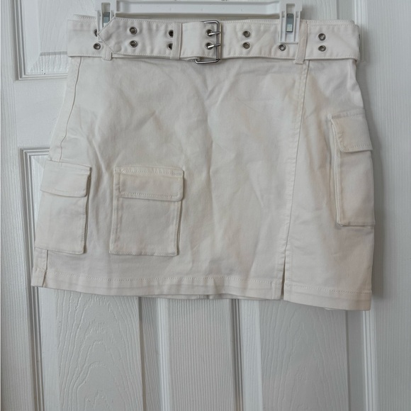 Juicy Couture White Zippered cargo skirt with belt size extra large - Picture 9 of 9